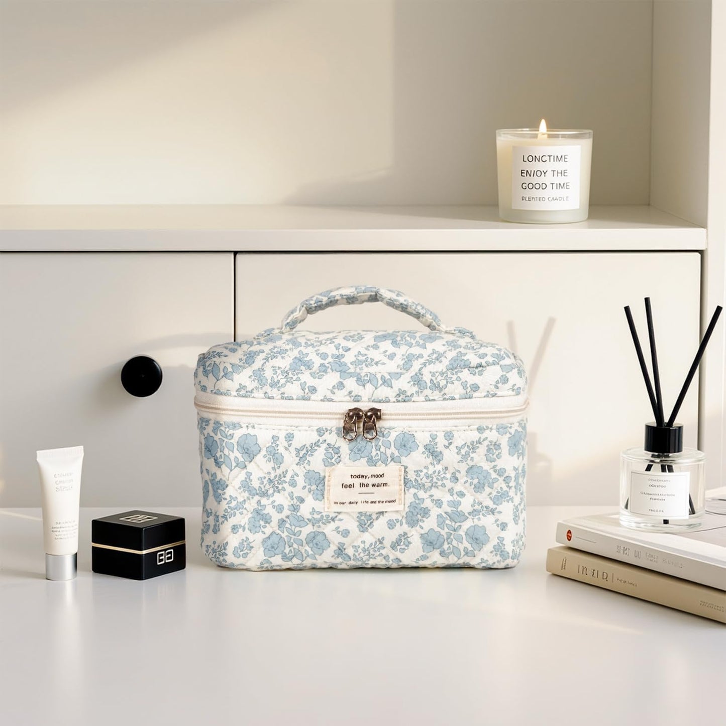 Large Makeup Bag, Cute Cosmetic Bag for Women Girls Floral Coquette Aesthetic Toiletry Bag Travel Make Up Organizer Bag (Blue)