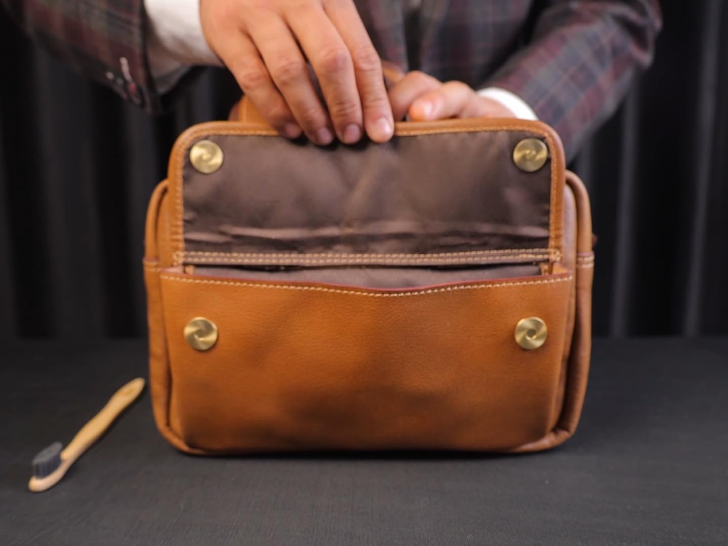 De Lira Extra Large Top-Grain Leather Toiletry Bag, Shaving Kit & Cosmetics Case, 10x6x5.5 in, Travel Organizer for Men & Women Dark Brown