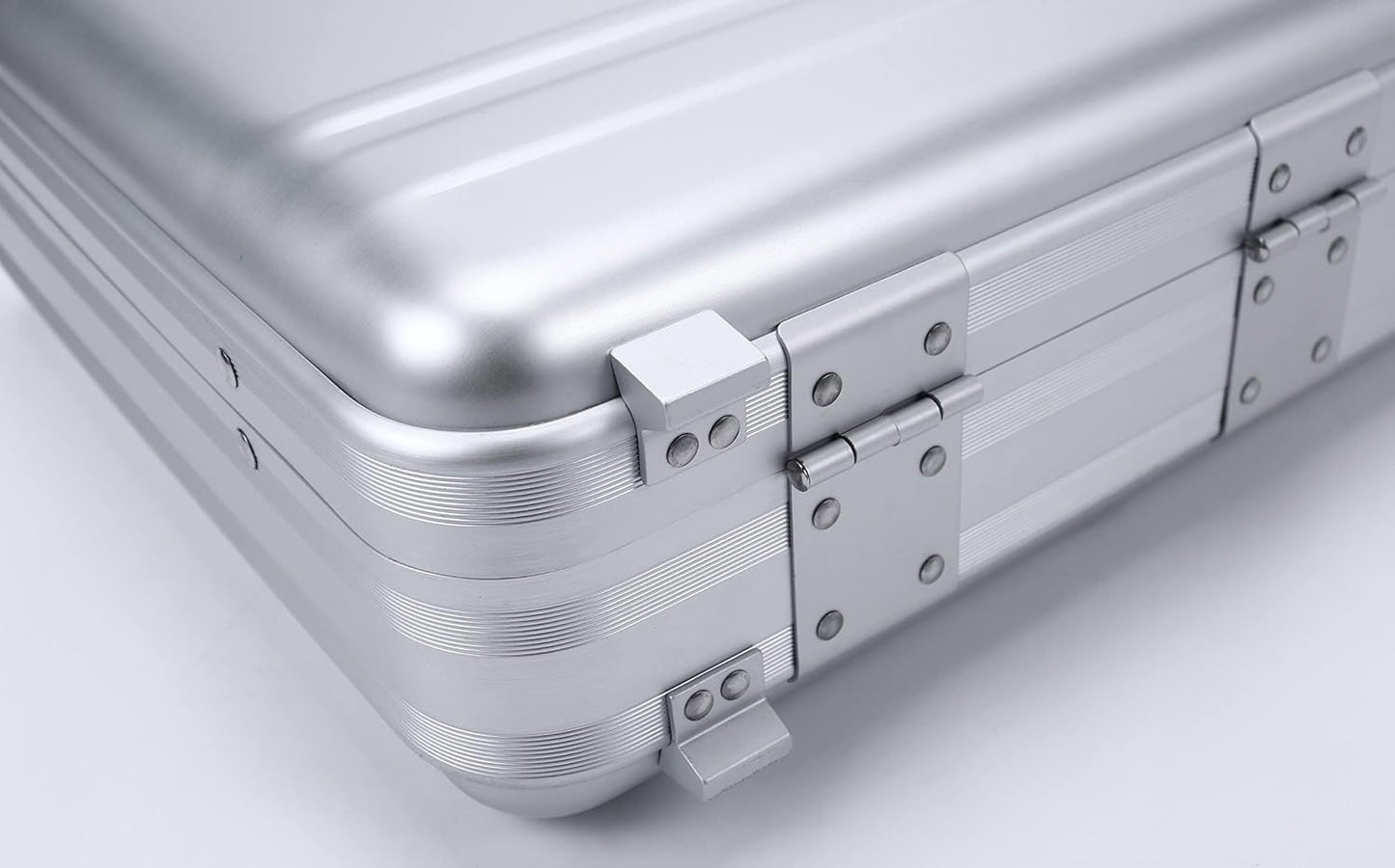 Small Aluminum Briefcase 14.5X10.6X4.5 Inch Metal Toolbox Cash Case 14 Inch Notebook Briefcase Slim for Men Silver Attache Case
