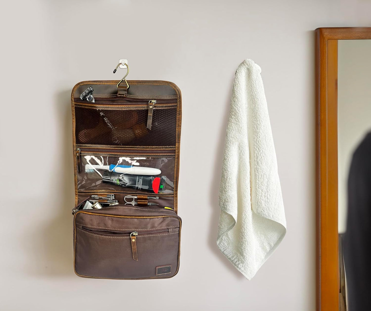 RUSTIC TOWN Leather Hanging Toiletry Bag for Men - Travel Shaving Dopp Kit - Bathroom Shower Toiletries Organizer - Leather Cosmetic Makeup Bag for Women