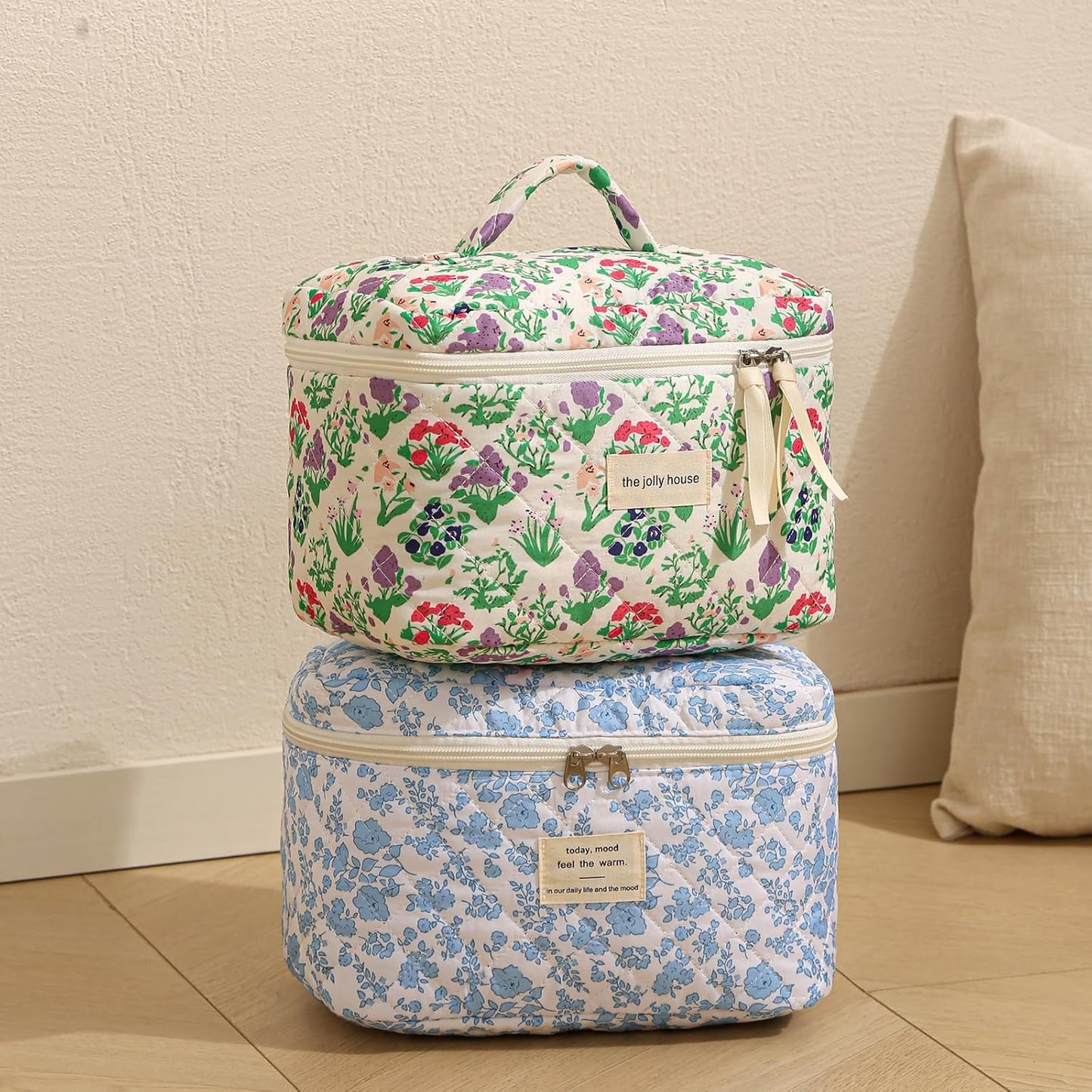 Large Travel Quilted Makeup Bag for Women Girls, Floral Cosmetic Bag, Cute Coquette Aesthetic Flowers Toiletry Organizer Bag Purple Flower