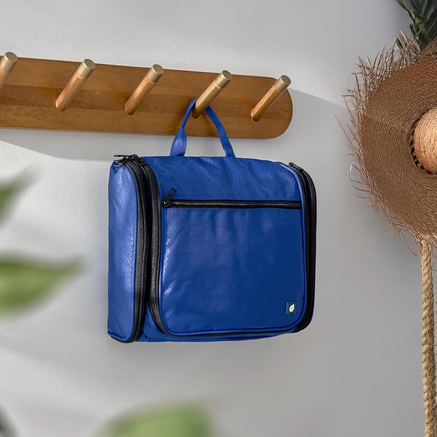 PAVILIA Large Hanging Toiletry Bag Travel Bag Women Men, Cosmetic Organizer, Water Resistant Makeup