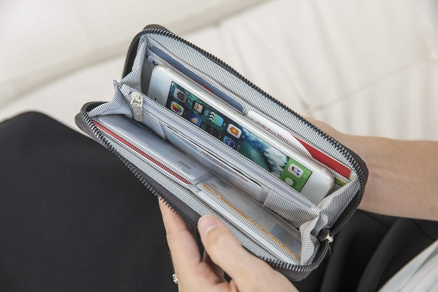 Travelon RFID Blocking Single Zip Wallet