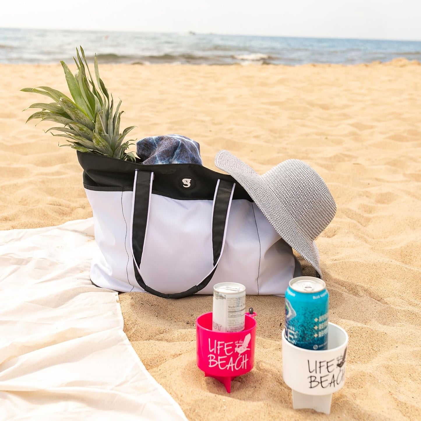 geckobrands Oversized Beach Tote – Large and Stylish Beach Bag with 4 Exterior Pockets and Zippered