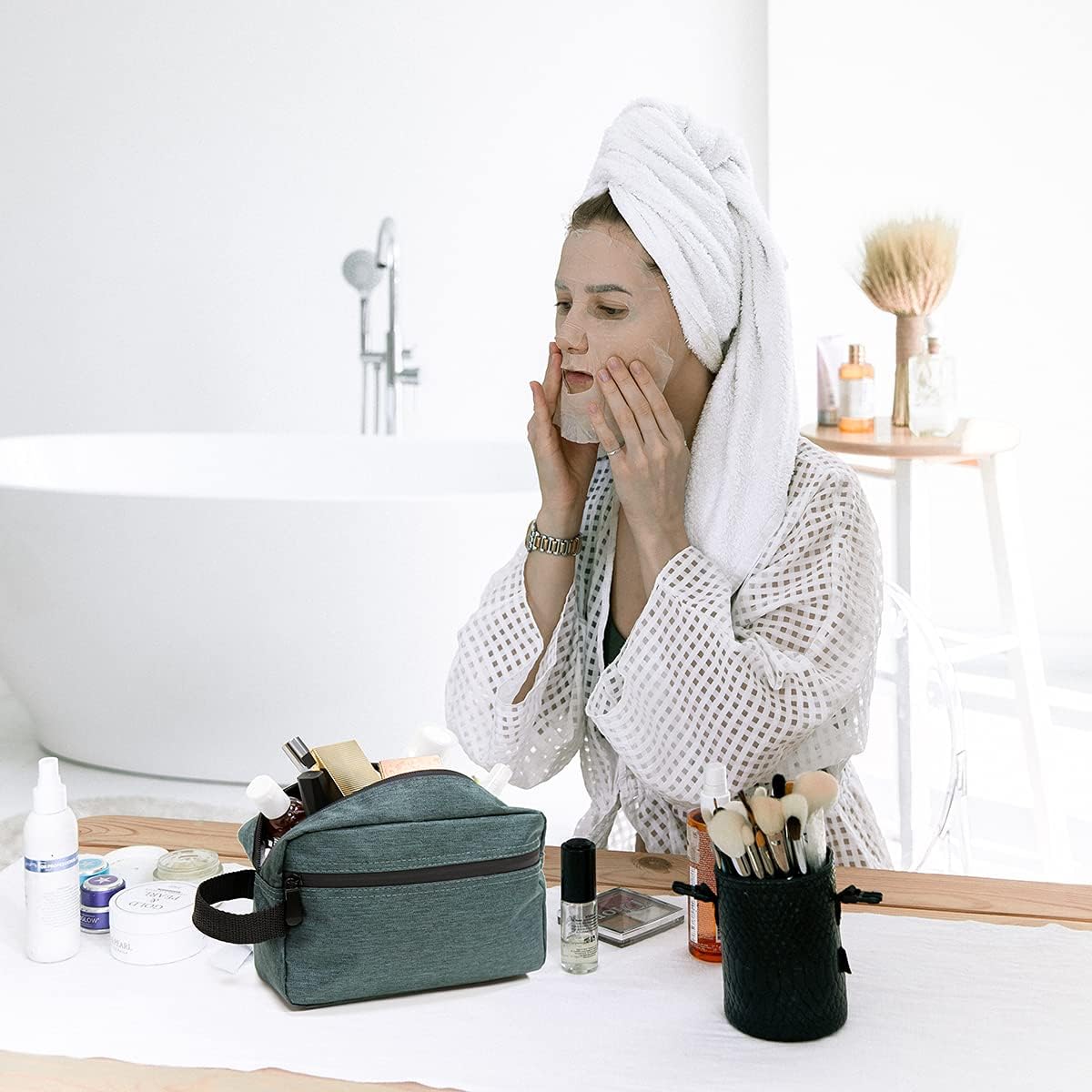 Travel Toiletry Bag for Women and Men, Water-resistant Shaving Bag for Toiletries Accessories, Foldable Storage Bags with Divider and Handle for Cosmetics Toiletries Brushes Tools
