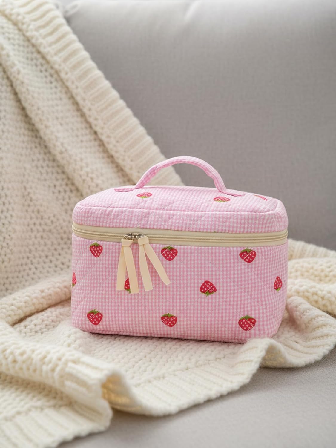 Large Travel Quilted Makeup Bag for Women Girls, Floral Cosmetic Bag, Cute Coquette Aesthetic Flowers Toiletry Organizer Bag Pink Strawberry