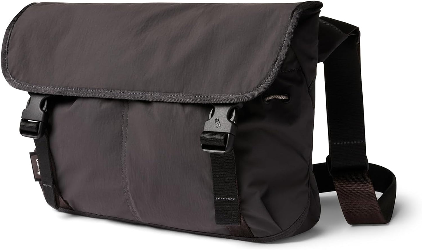 Bellroy Cinch Messenger (12 liter lightweight shoulder bag, water-resistant fabric, effortless organization) - Charcoal