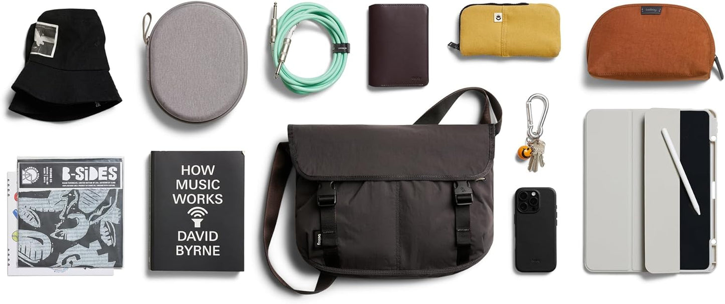 Bellroy Cinch Messenger (12 liter lightweight shoulder bag, water-resistant fabric, effortless organization) - Charcoal