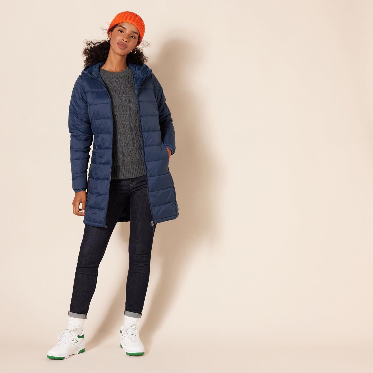 Amazon Essentials Women's Lightweight Water-Resistant Packable Puffer Coat Outerwear, -navy, Large