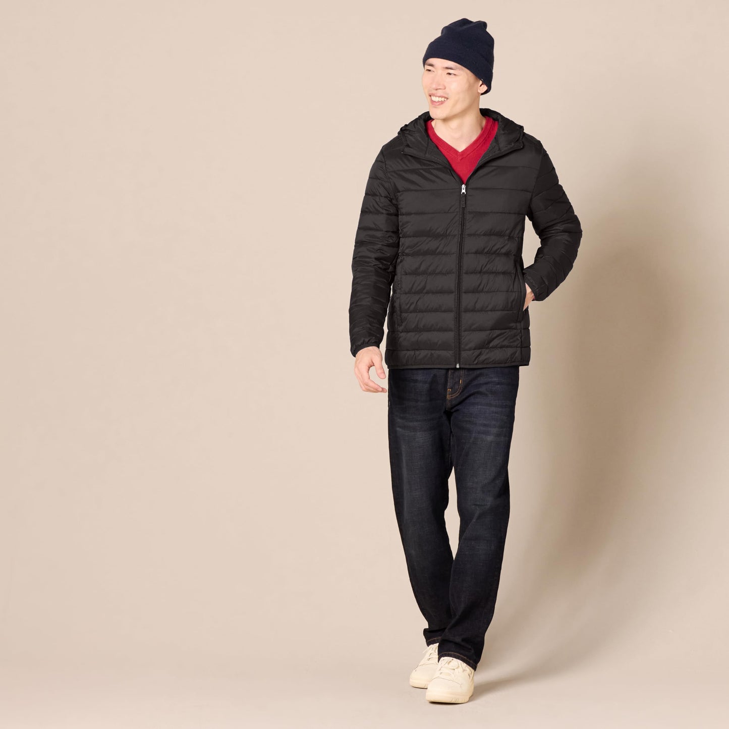 Amazon Essentials Men's Lightweight Water-Resistant Packable Hooded Puffer Jacket, Black, Medium