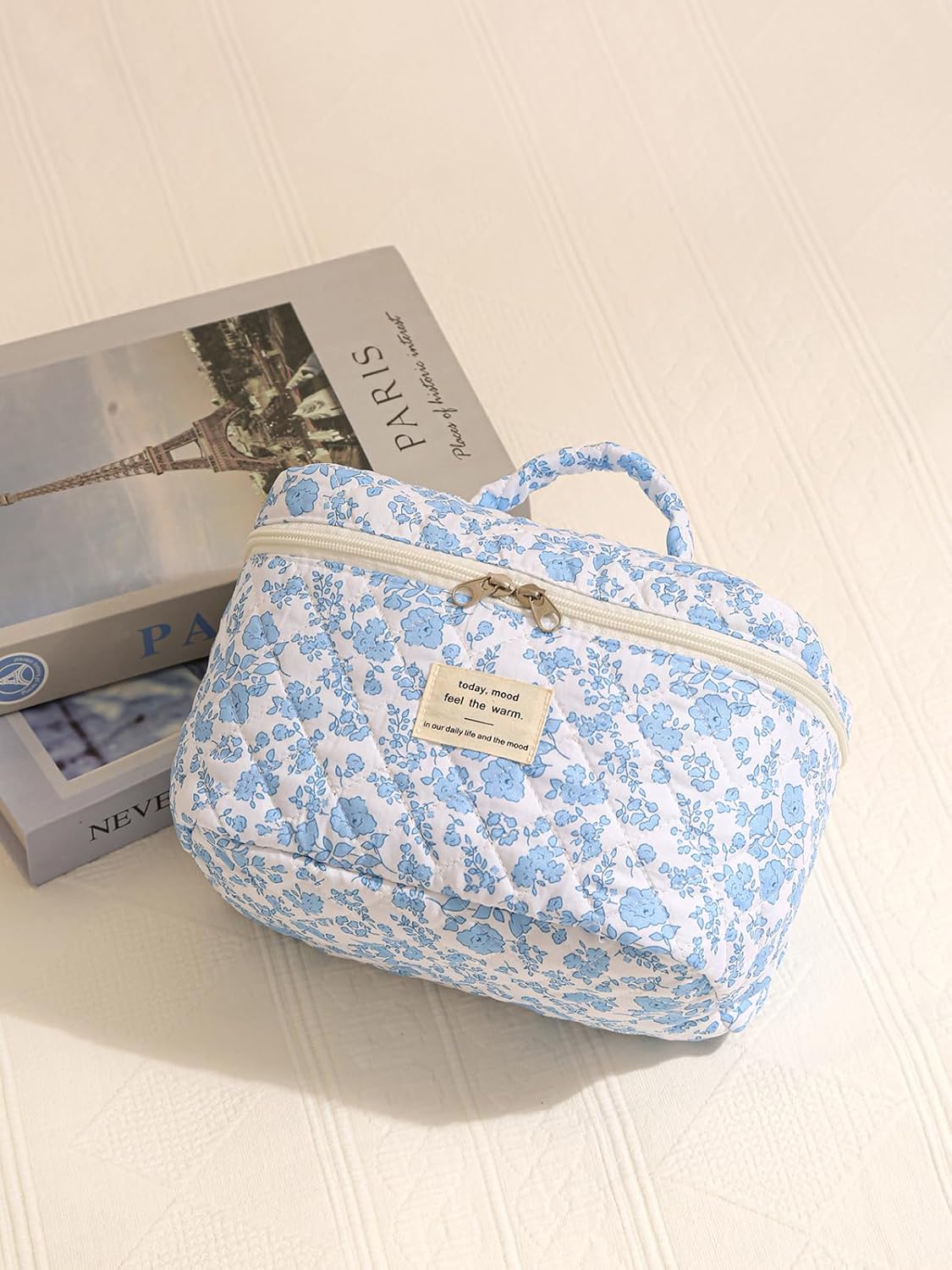 Large Travel Quilted Makeup Bag for Women Girls, Floral Cosmetic Bag, Cute Coquette Aesthetic Flowers Toiletry Organizer Bag Blue Flower