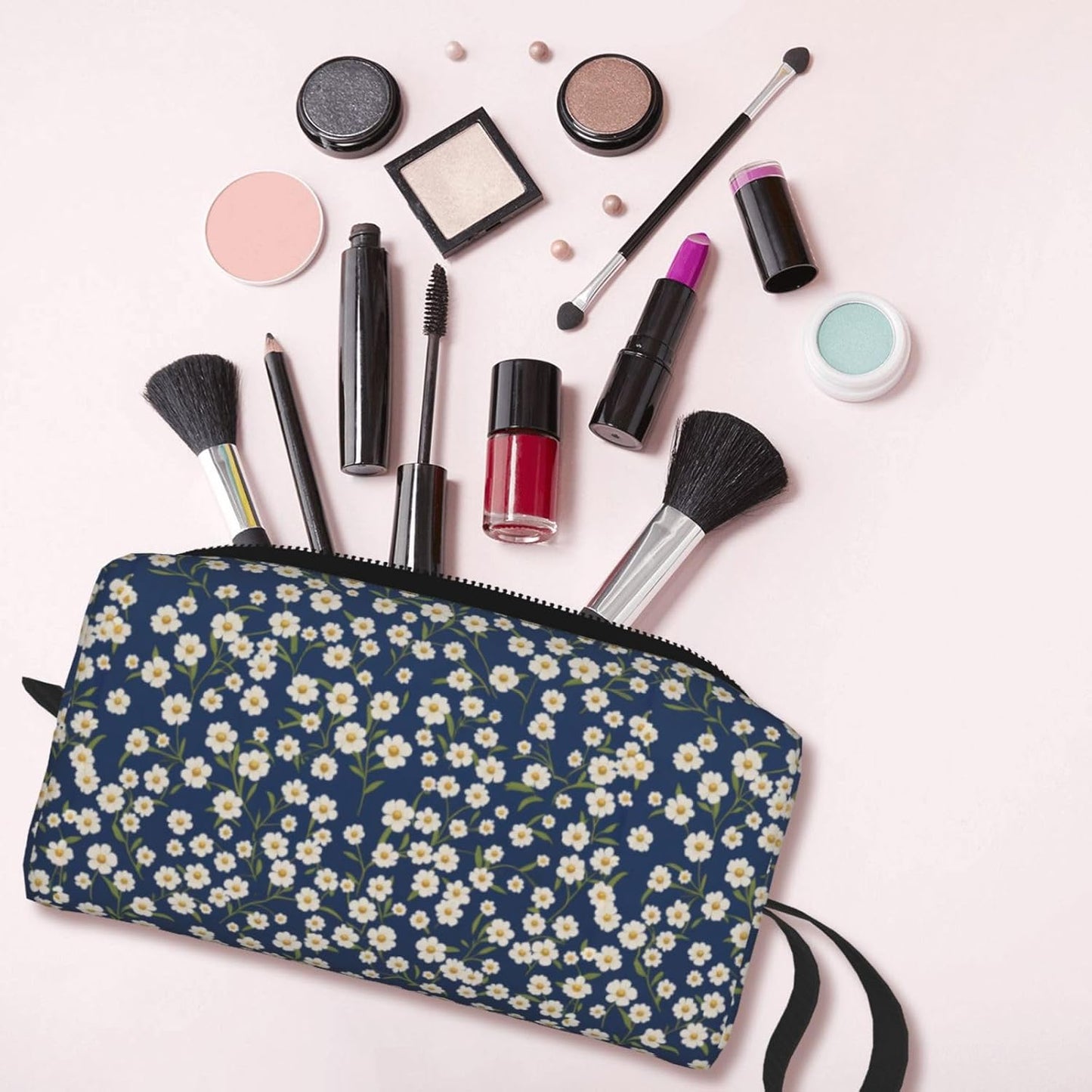 White Daisy Makeup Bag Small Compact & Durable Flowers Travel Cosmetic Bag Organizer Oxford Fabric Multi-Purpose Storage Perfect for Travel, Gym, Daily Use