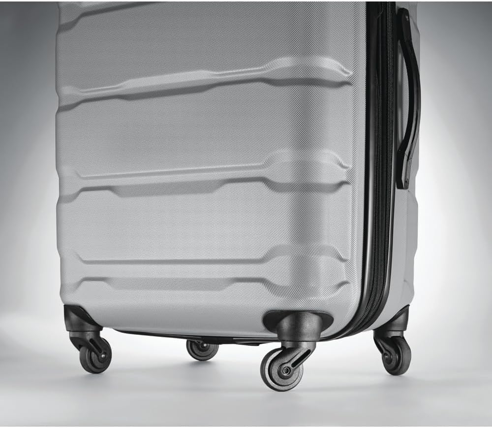 Samsonite Omni PC Hardside Expandable Luggage with Spinner Wheels, Silver, Checked-Medium 24-Inch
