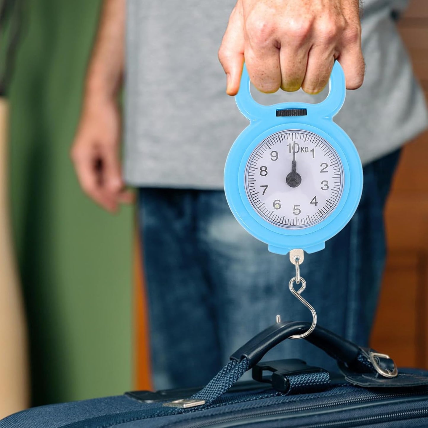 Compact Metal Hanging Scale Portable Scale for Luggage Easy to Use and Clean