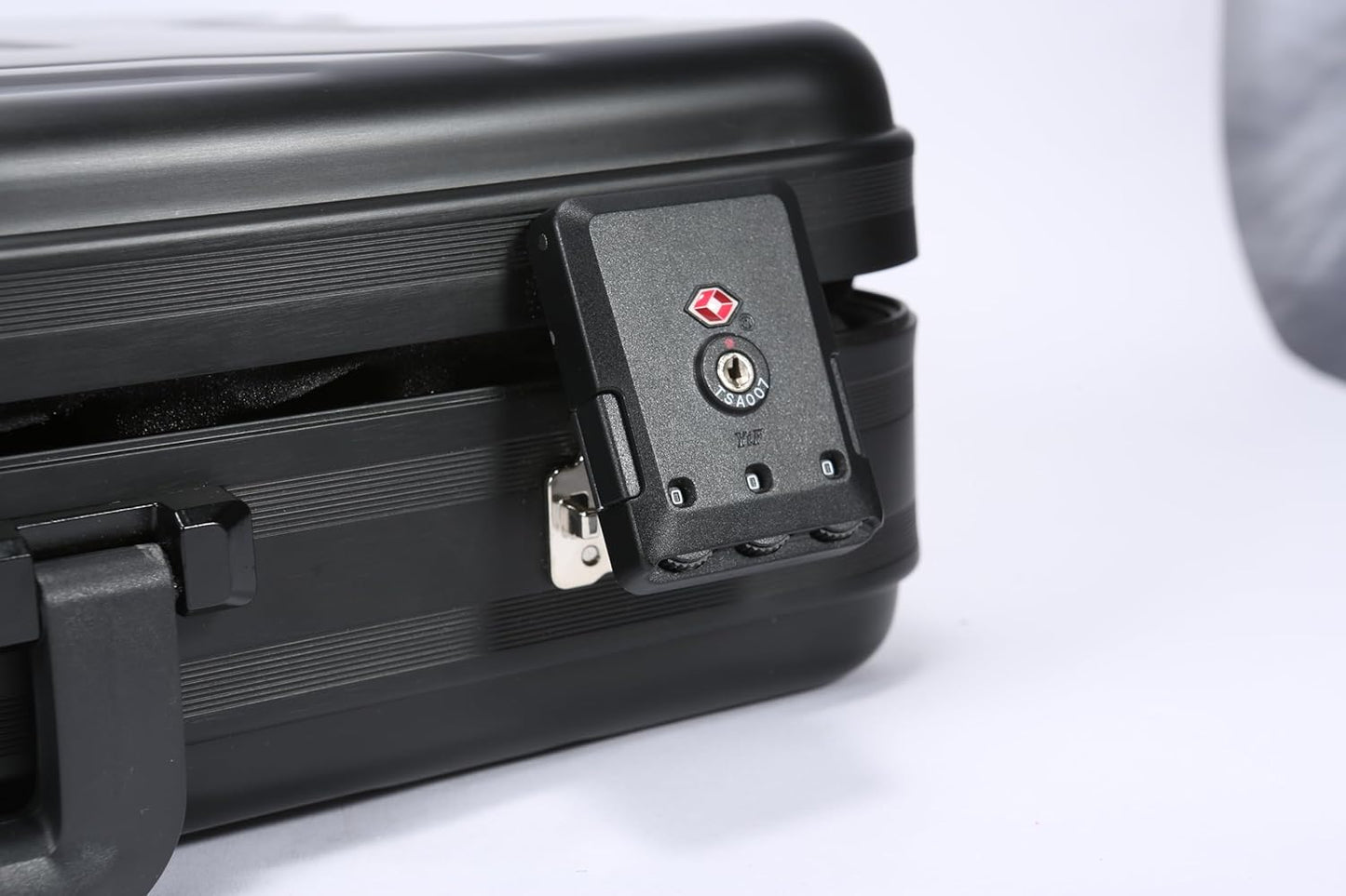Aluminum Briefcase Metal Toolkit Box TSA Combination Lock Luxury Case with Foam for Wine/Jewellery/Watch/Equipment/Camera