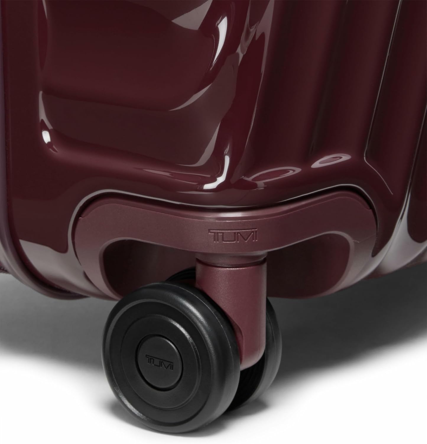 Tumi 19 Degree Extended Trip Expandable 4-Wheel, Wine, One Size