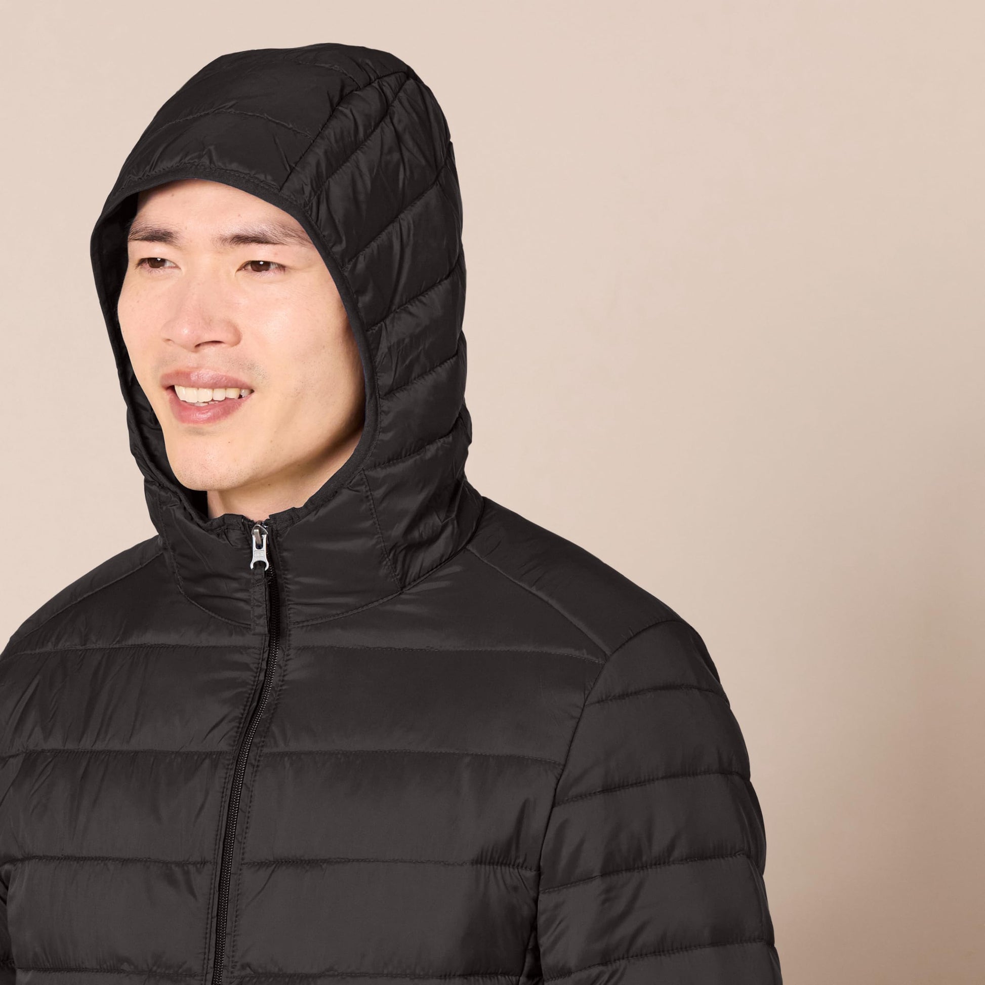 Amazon Essentials Men's Lightweight Water-Resistant Packable Hooded Puffer Jacket, Black, Medium