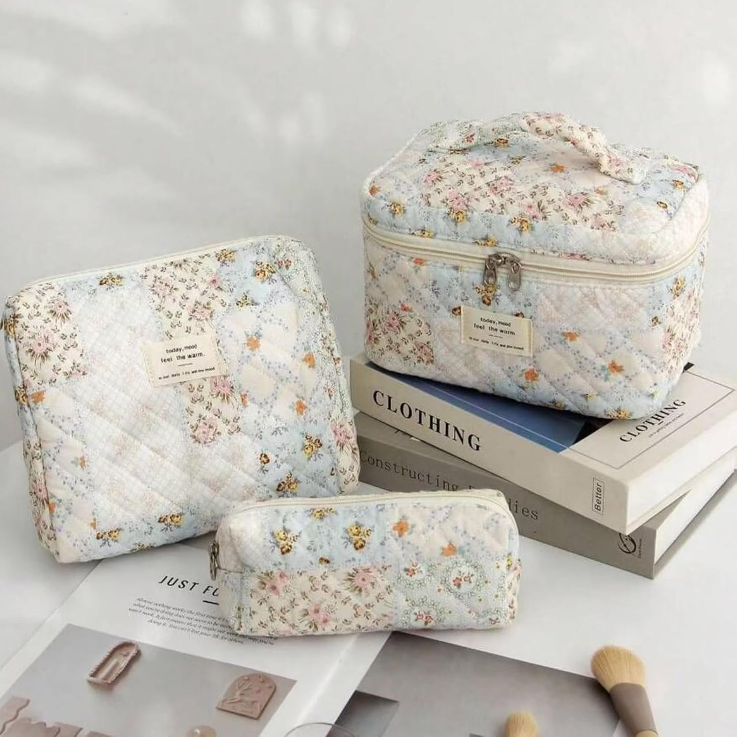 Quilted Makeup Bag, Large Makeup Bag, Cute Cosmetic Bag for Women Girls, Floral Coquette Aesthetic Patchwork Travel Toiletry Make Up Organizer Bag-Bees&Flower