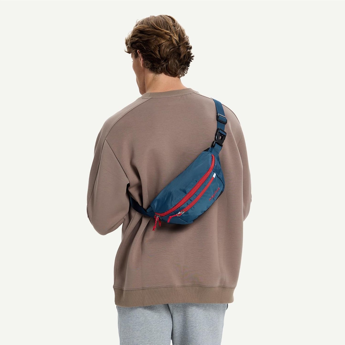 Ultralight Travel Waist Pack 2.5L, Large Water Resistant Fanny Pack for Men & Women.