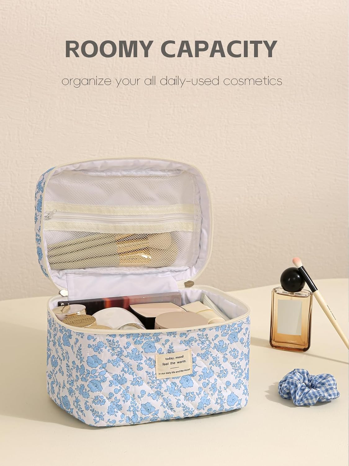 Large Travel Quilted Makeup Bag for Women Girls, Floral Cosmetic Bag, Cute Coquette Aesthetic Flowers Toiletry Organizer Bag Blue Flower