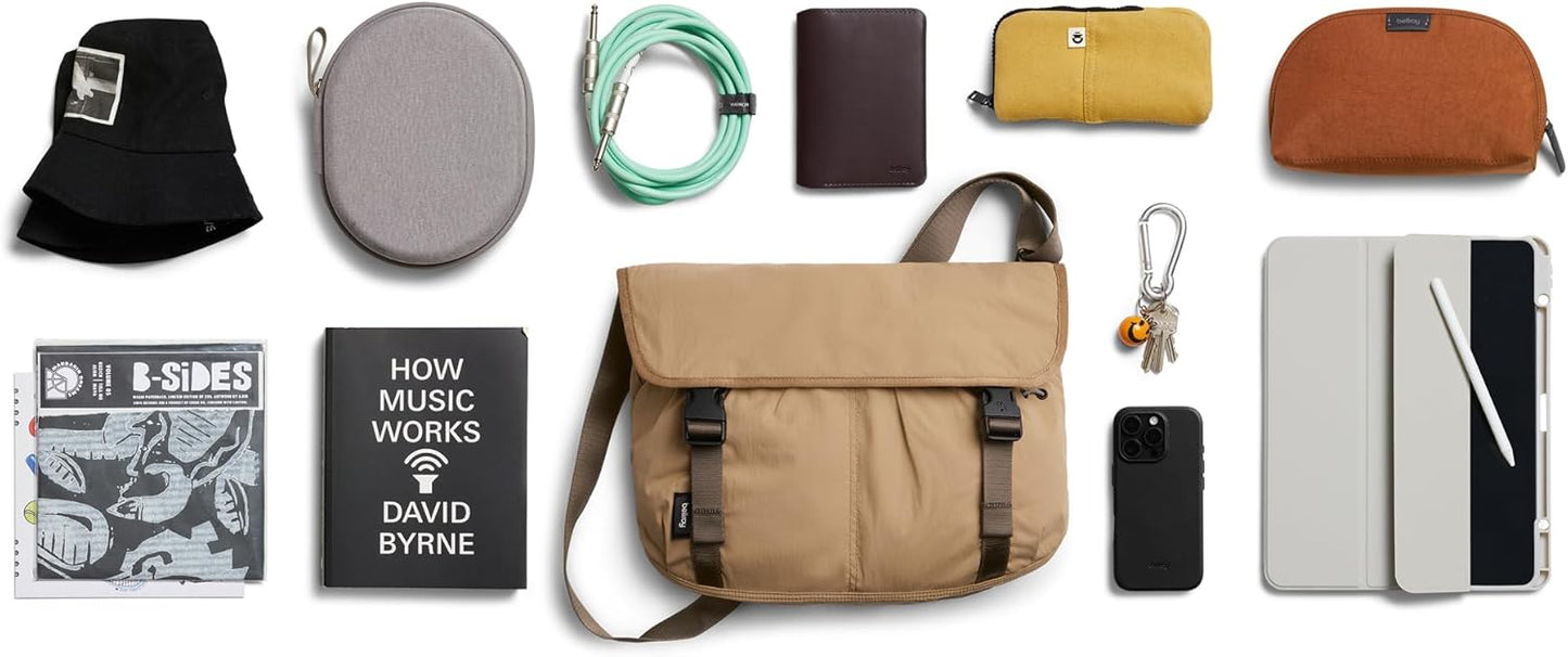 Bellroy Cinch Messenger (12 liter lightweight shoulder bag, water-resistant fabric, effortless organization) - SandDune