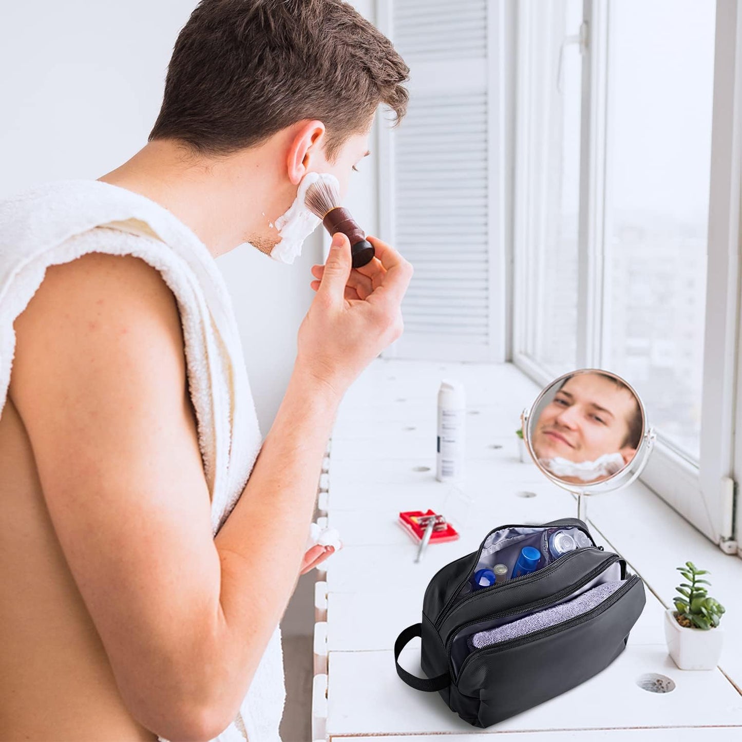 BAGSMART Toiletry Bag for Men, Travel Toiletry Organizer Dopp Kit Water-resistant Shaving Bag for Toiletries Accessories, Door Room Essentials,Black-basic