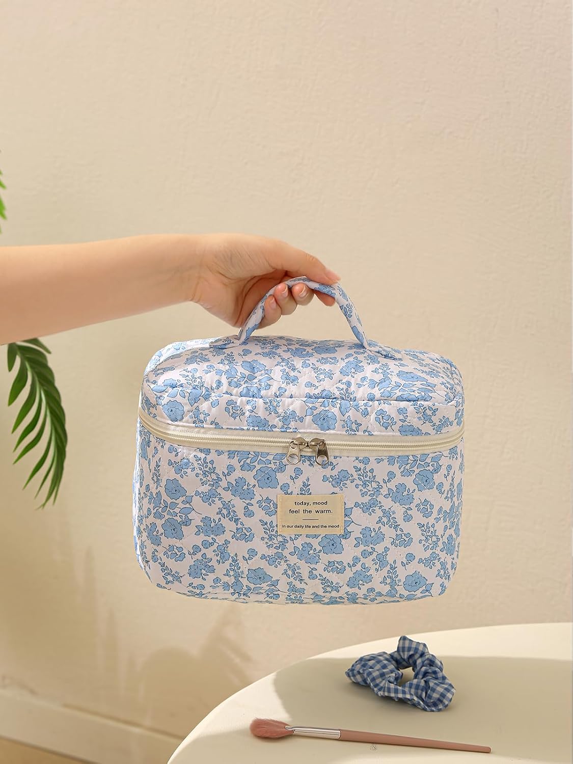Large Travel Quilted Makeup Bag for Women Girls, Floral Cosmetic Bag, Cute Coquette Aesthetic Flowers Toiletry Organizer Bag Blue Flower