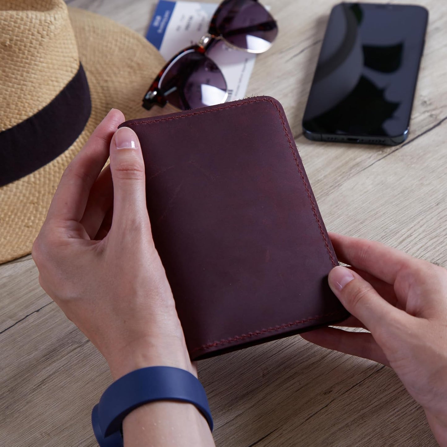 INCARNE US Passport Cover Clear - Travel Passport Wallet - Leather Passport Holder for Men Women Family with Card Slots & Note Compartmen - Sleeve Protector - Genuine Leather - Vintage Burgundy
