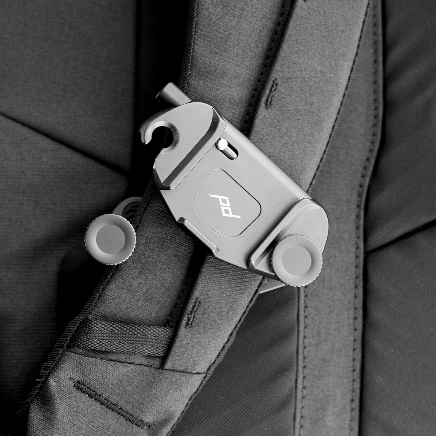 Peak Design Everyday Backpack 20L, Charcoal, MagLatch Top, Dual Side Access, FlexFold Dividers
