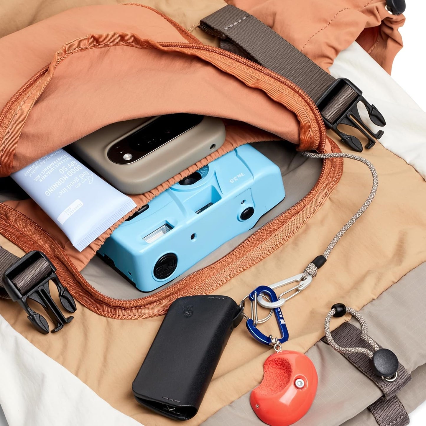 Bellroy Cinch Backpack (lightweight 20 liter backpack with external organization and adjustable shoulder straps) - SandDune