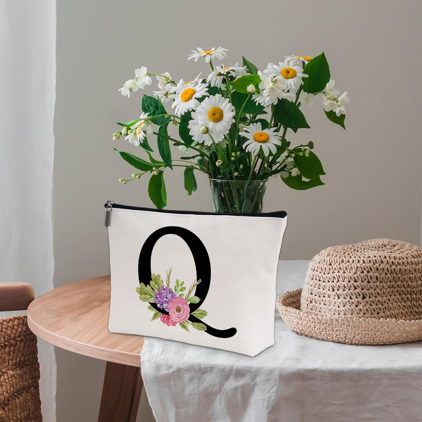 Personalized Letter Q Makeup Bag for Women, Birthday Gifts for Mom, Small Zipper Pouch for Purse, Christmas Bridesmaid Friendship Gifts for Sister Daughter, Girls Weekend Gifts for Women-A17