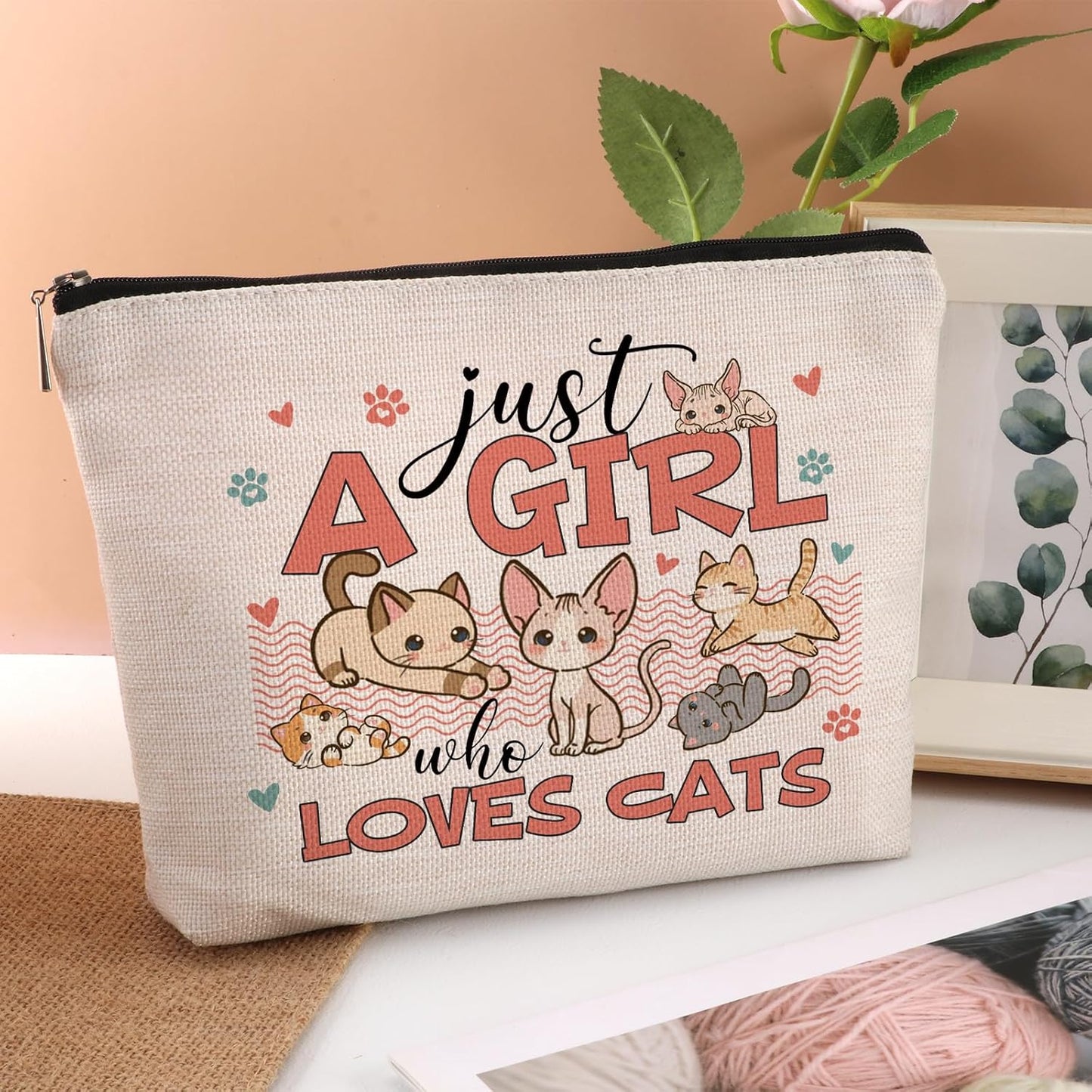 Gifts for Cat Lovers Makeup Bag Cute Cats Themed Birthday Gifts for Daughter Sister Friend Travel Cosmetic Bag Cat Mom Gift for Women Christmas Decorations Zipper Pouch
