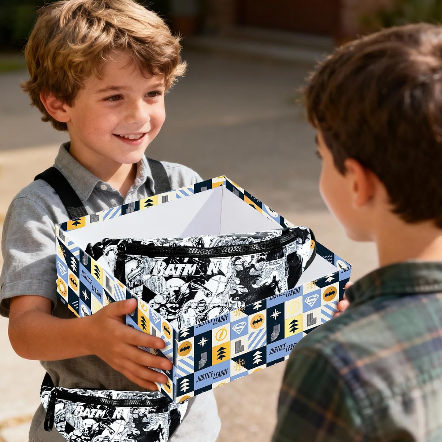 BATMAN Fanny Pack for Boys, Lightweight Superhero Waist Pack with Adjustable Strap for Travel Running Hiking Workout Cycling Christmas Birthday Gift