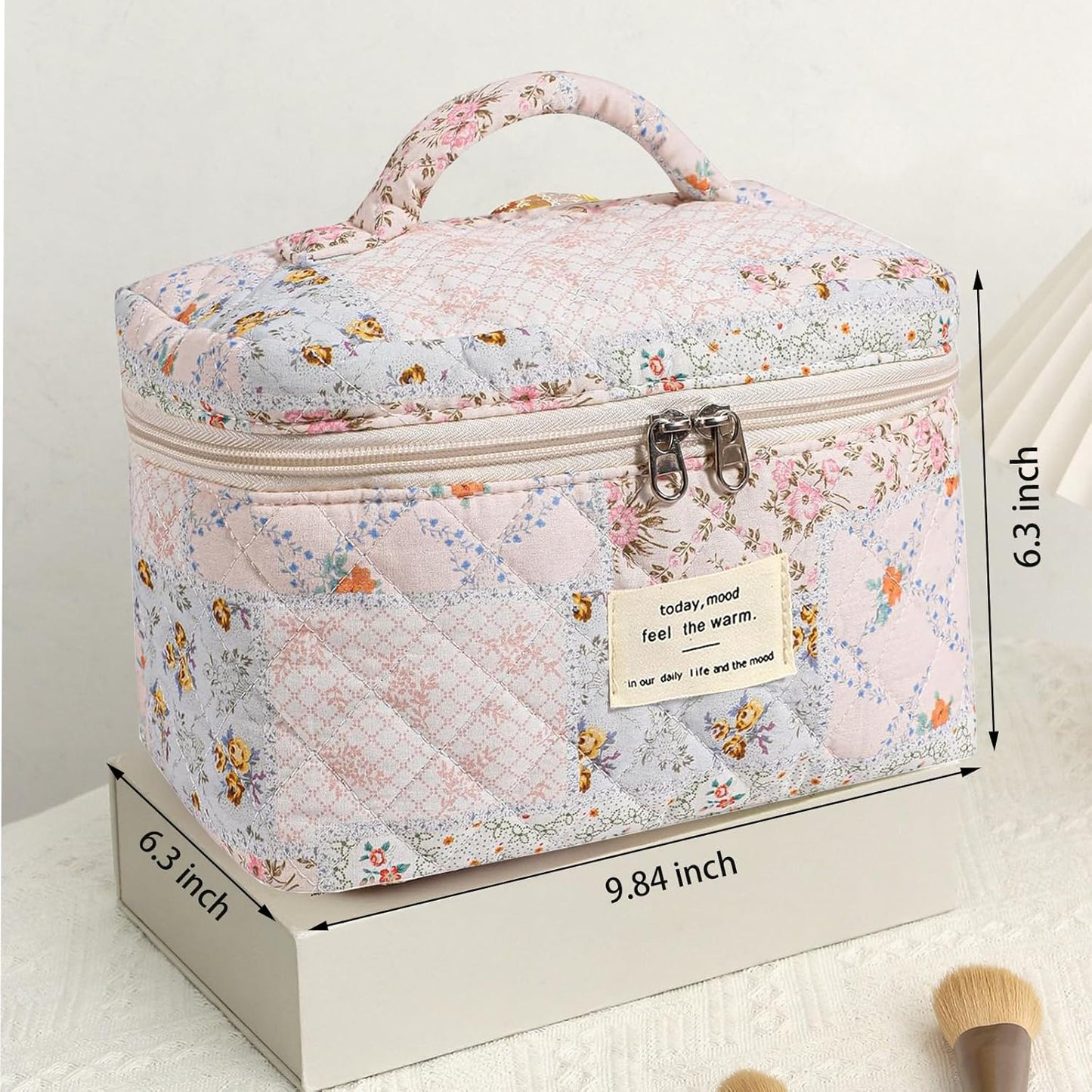 Quilted Makeup Bag, Large Makeup Bag, Cute Cosmetic Bag for Women Girls, Floral Coquette Aesthetic Patchwork Travel Toiletry Make Up Organizer Bag-Bees&Flower