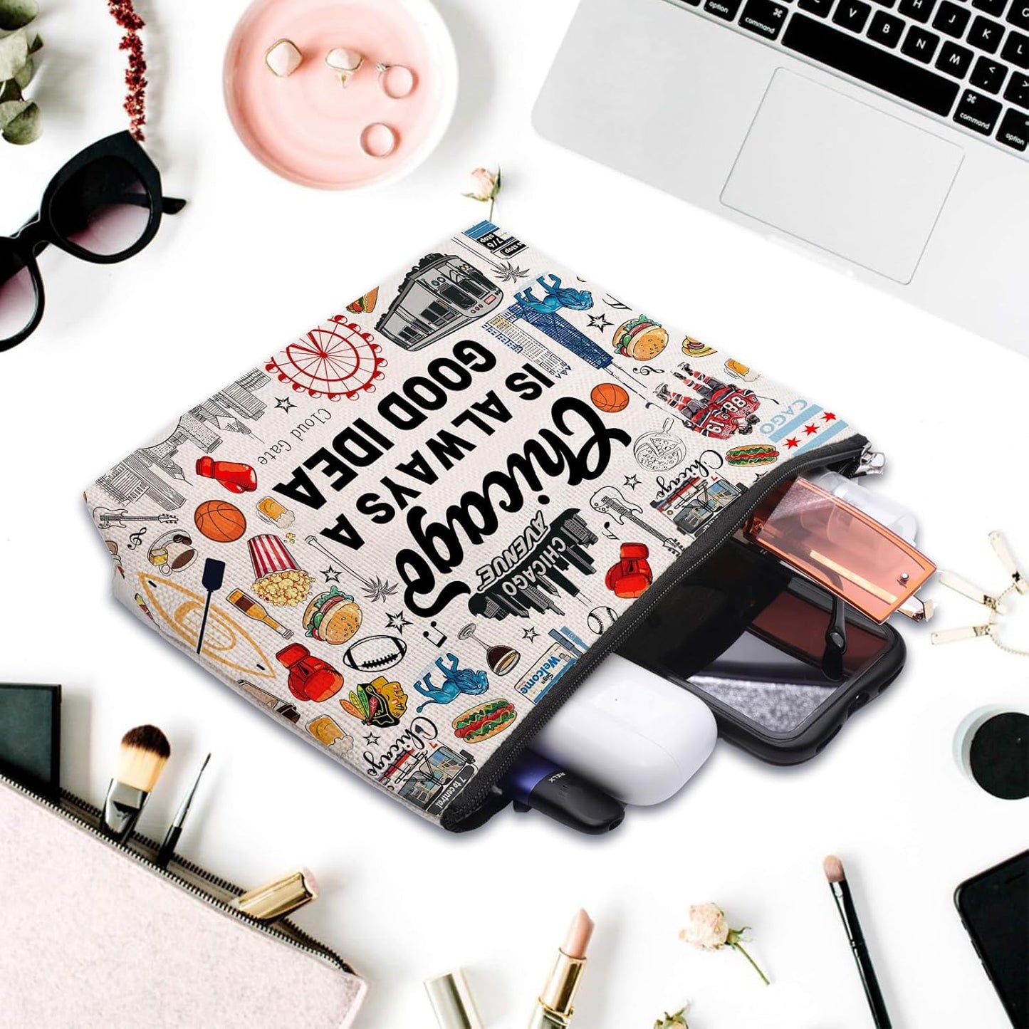Chicago Travel Souvenirs - Cosmetic Bag, Themed Gifts for Travellers, Women & Friends
