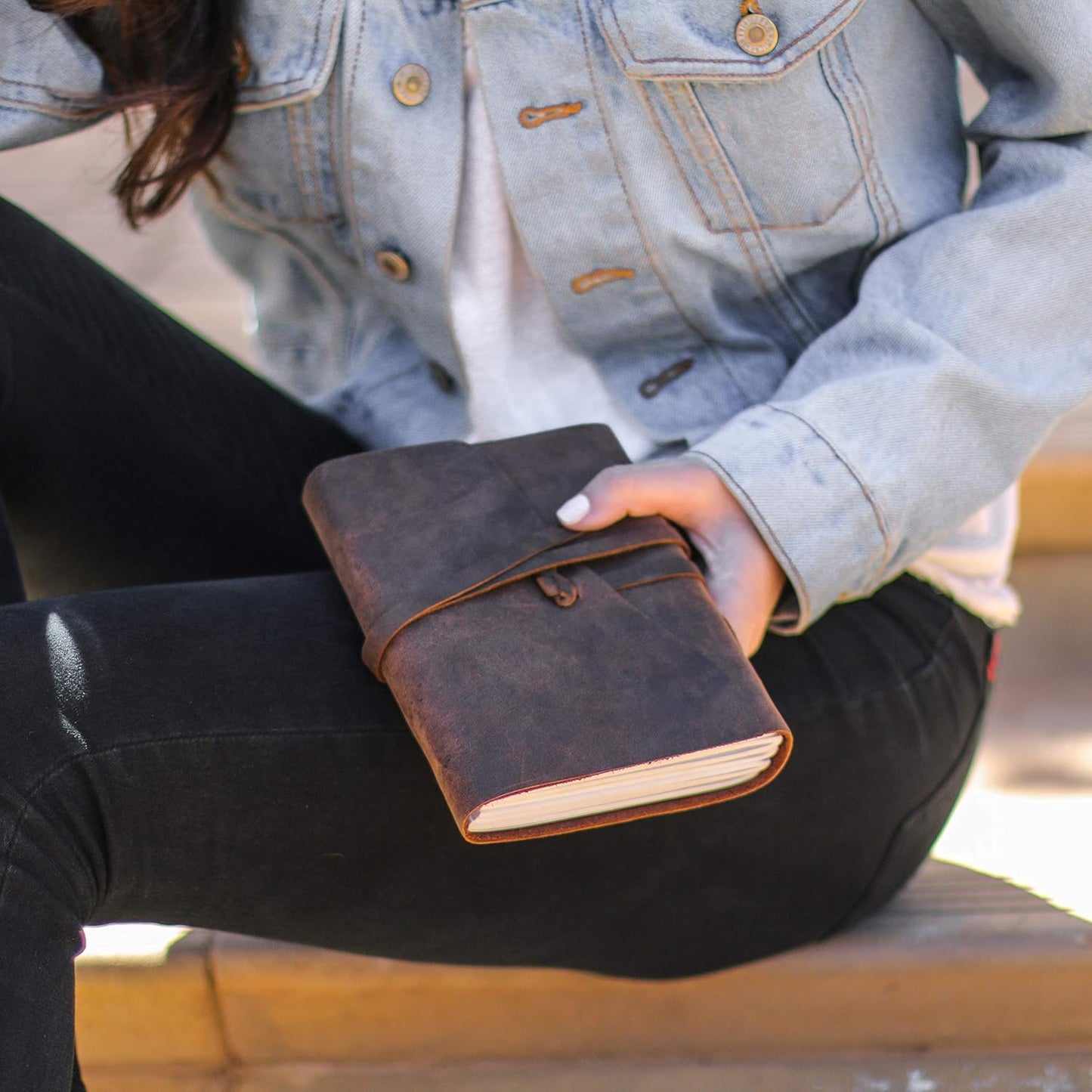 Leather Journal Lined Notebook Paper - MOONSTER® Leather Bound Journals for Writing for Women and Men, 8"x6" Ruled Large Notebooks, Kraft Paper with 400 pages - Non Refillable Lined Paper College Ruled & Travel Size