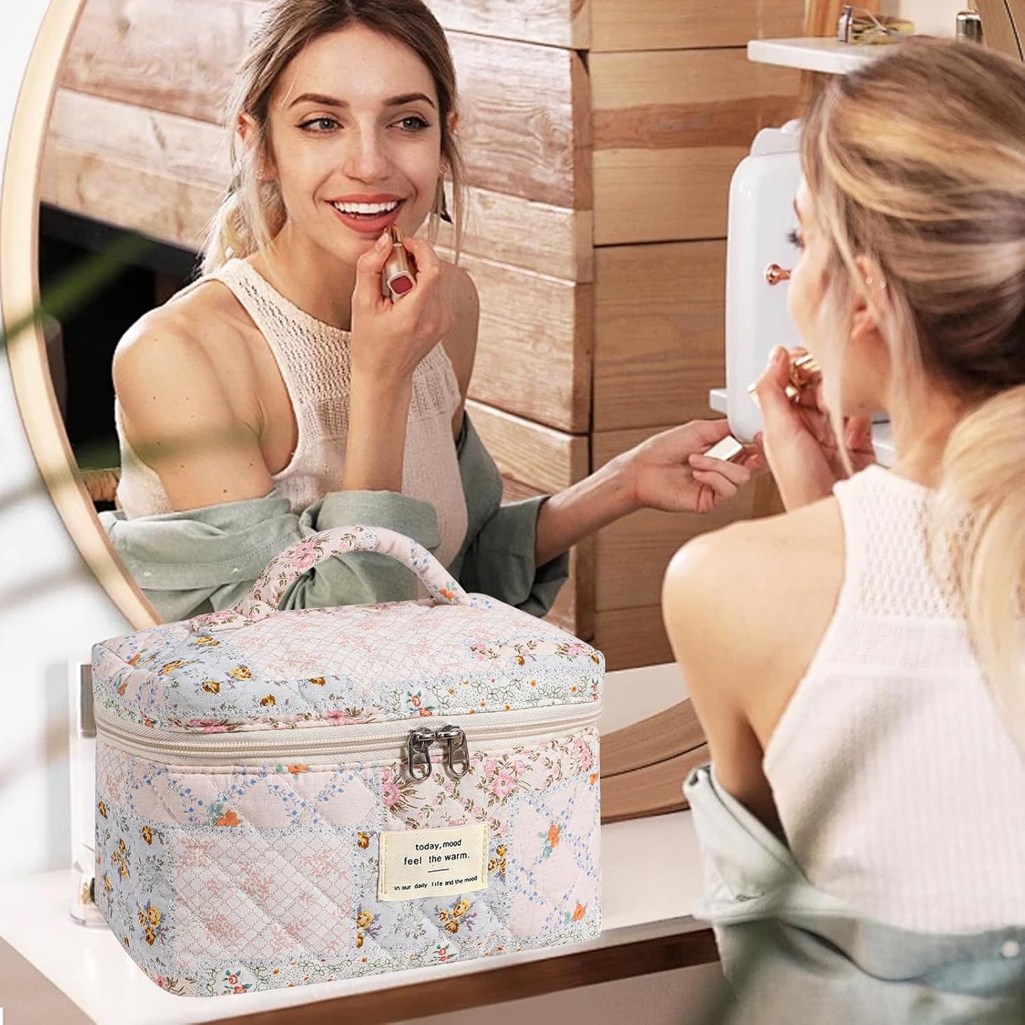 Quilted Makeup Bag, Large Makeup Bag, Cute Cosmetic Bag for Women Girls, Floral Coquette Aesthetic Patchwork Travel Toiletry Make Up Organizer Bag-Bees&Flower