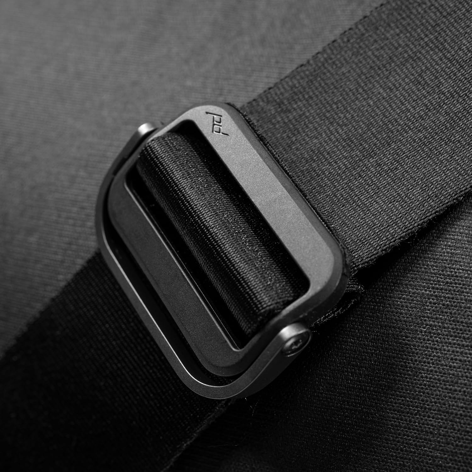 Peak Design Everyday Messenger V3 13L, Black, Weatherproof Camera and Work Bag with Laptop Sleeve