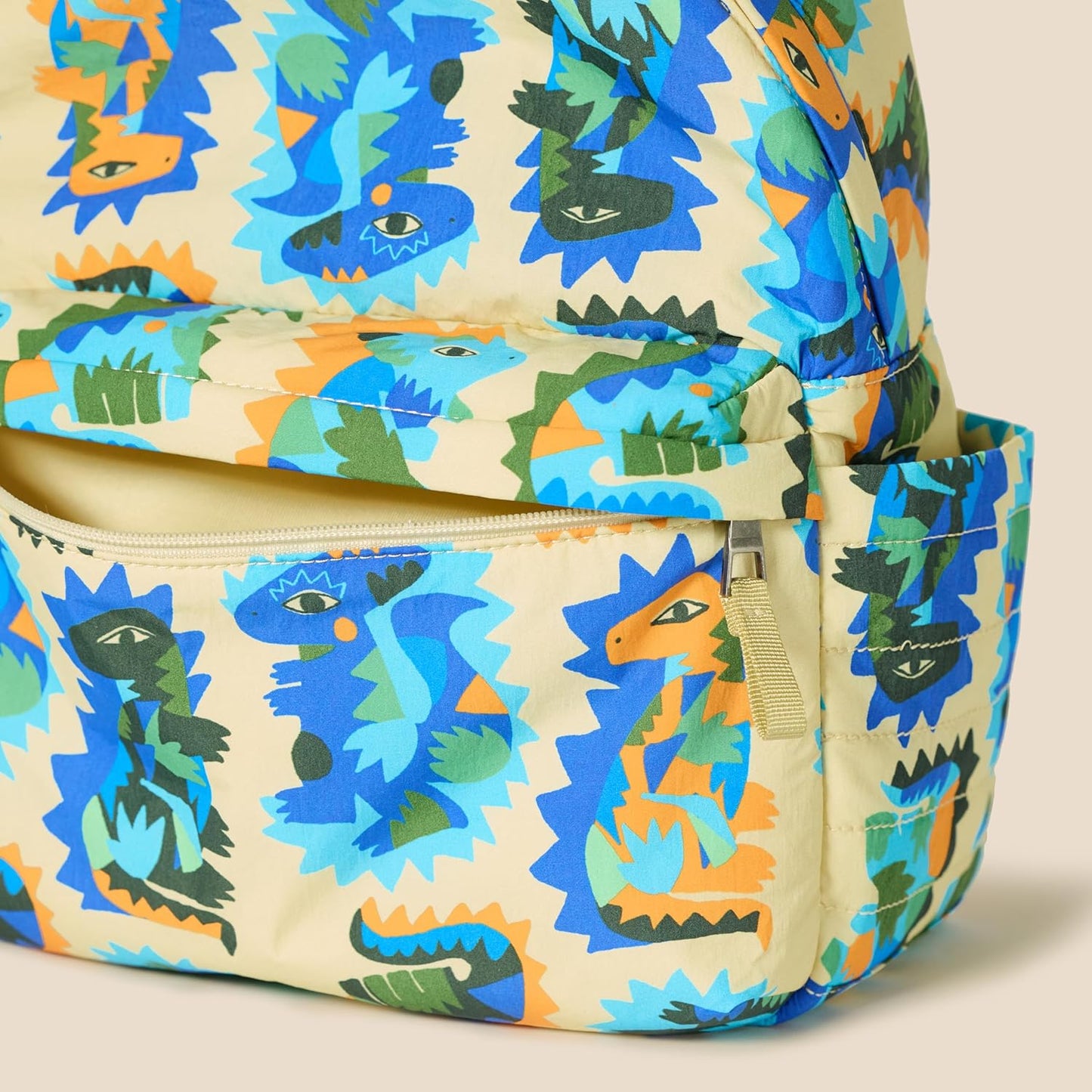 Amazon Essentials Unisex Kids' Nylon School Backpack, Sand Crazy Dinos, One Size