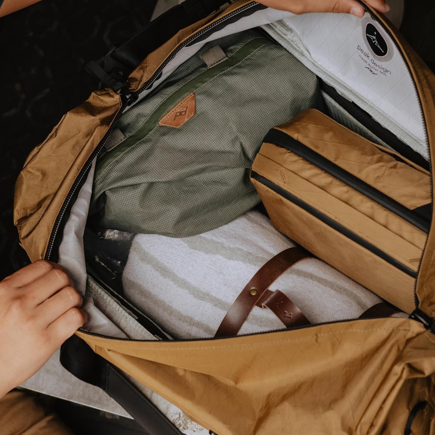 Peak Design Travel Duffel, Extra-Wide Single Zip Access, Weatherproof Shell, 4 External Pockets, Fits Packing Cubes & Camera Cubes, Ideal for Weekend Trips, Versatile Duffel Bag for Travel